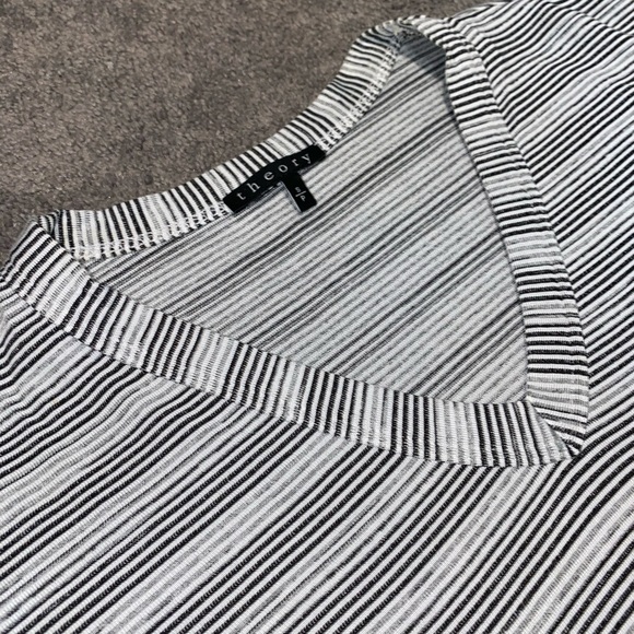 Theory V-neck - Picture 2 of 3